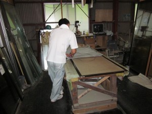 「弊社工場内 網戸張替え風景」関連画像