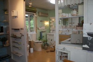 「TOTO  トイレ・キッチンの棚、フック、タオル掛けなどのコーナー新設」関連画像