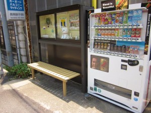 「◀◀ 掲示板前に濡れ縁 ◀◀」関連画像