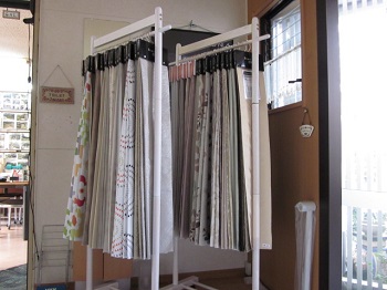 「カーテン 生地見本 入荷」関連画像