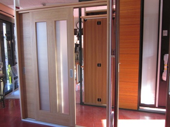 「新しい室内引戸・玄関など展示しています！」関連画像