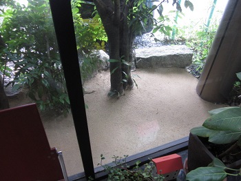 「草むしり不要！ エクシスランドの”雑草アタックα”を使ってみた」関連画像