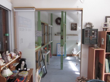 「ステンド・輸入ガラスと内窓や防犯ガラスなど・・展示コーナーです。」関連画像