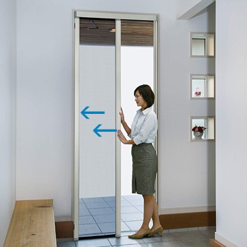 「スッキリ収納！横引きロール網戸」関連画像