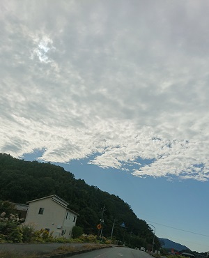 「空が真っ二つ」関連画像