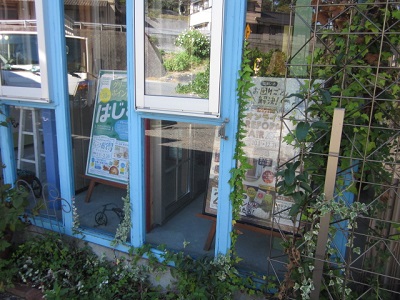 「ポスター掛け替えました。」関連画像