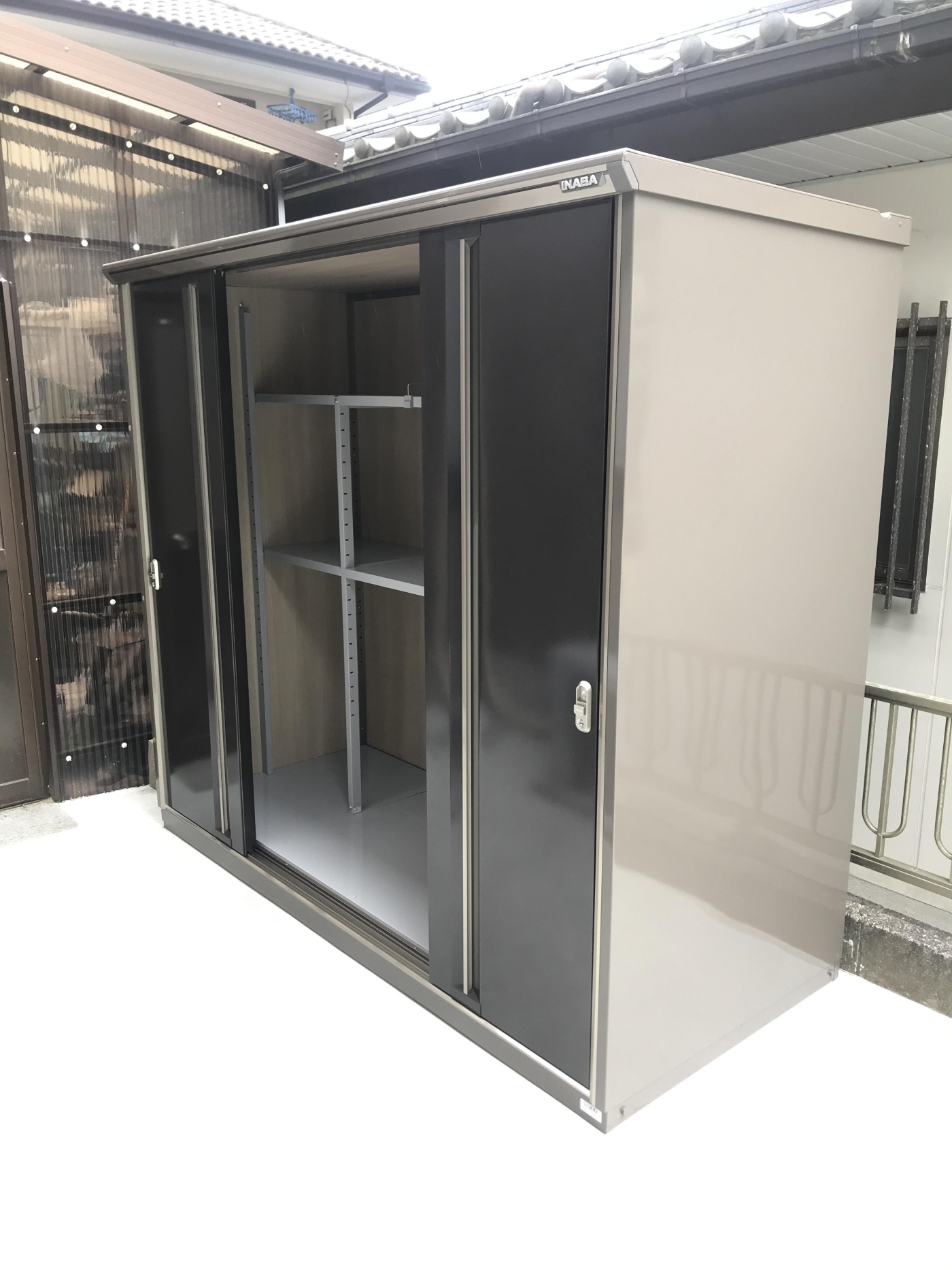 施工後 中の棚=標準仕様