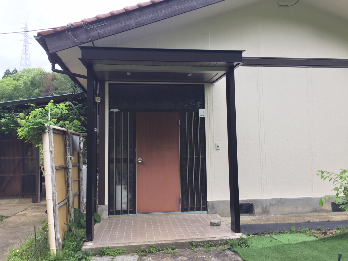 施工前 玄関 ポーチ取替済