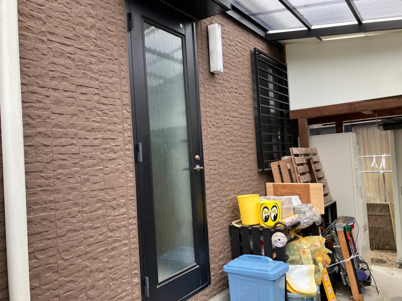 勝手口ドア 施工前